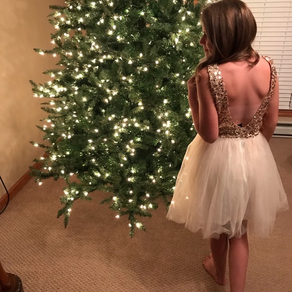 Gold dress - Picture 2 of 4